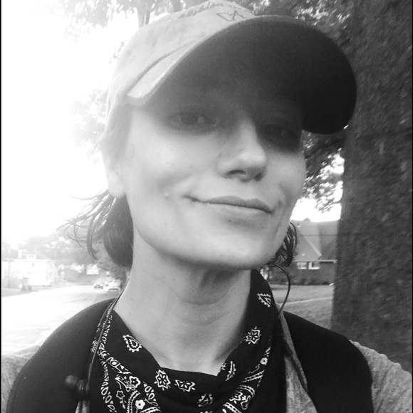 Meet your Posher, Jessica - Picture 2 of 2